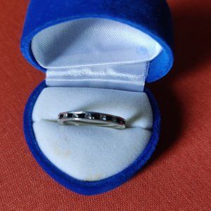 Sweet thin silver ring inlaid with alternating rhinestones and black sto…